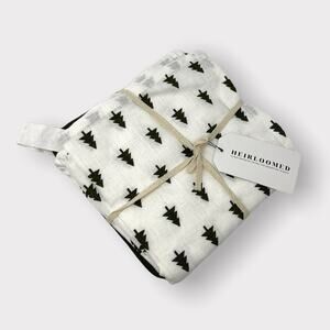 Heirloom Collection Holiday Apron and Hot Pad Gift Set